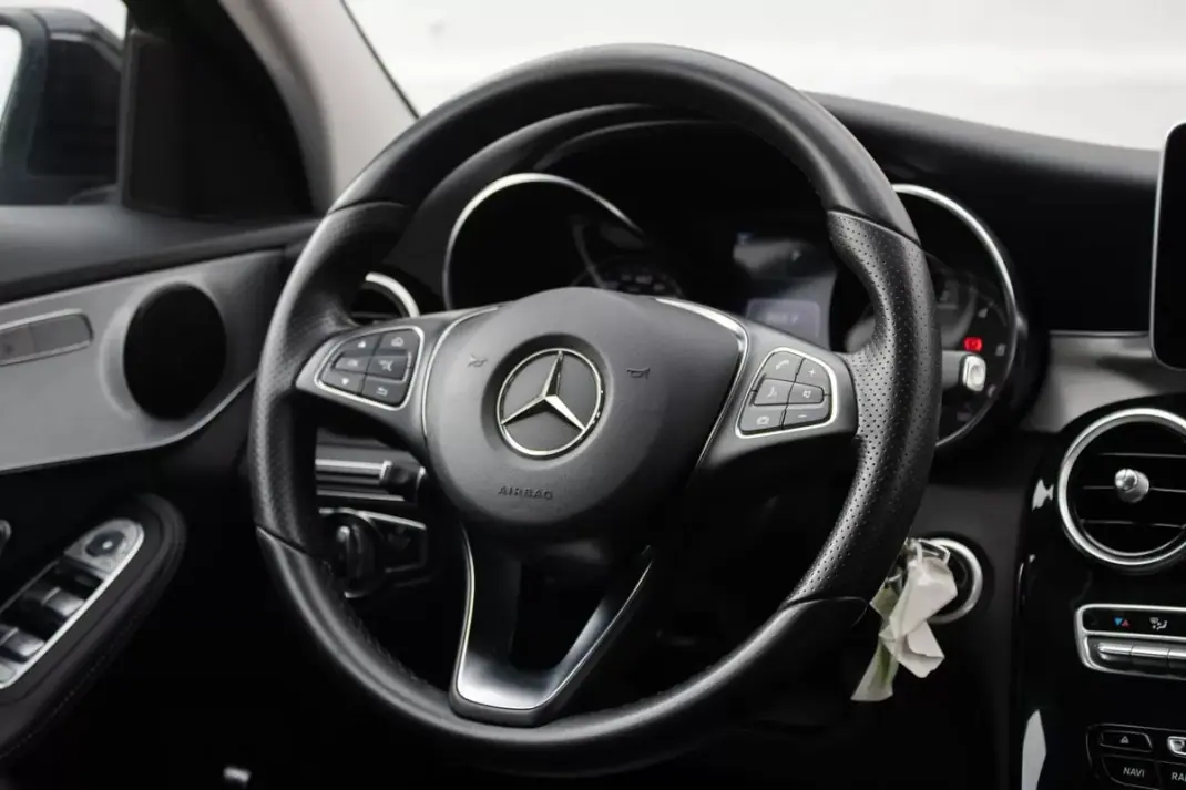 Mercedes-Benz C 220 2017 - 22750 EUR, 192000 km - AUTO.MOTO.pt - 192000km - foto 25 de 40