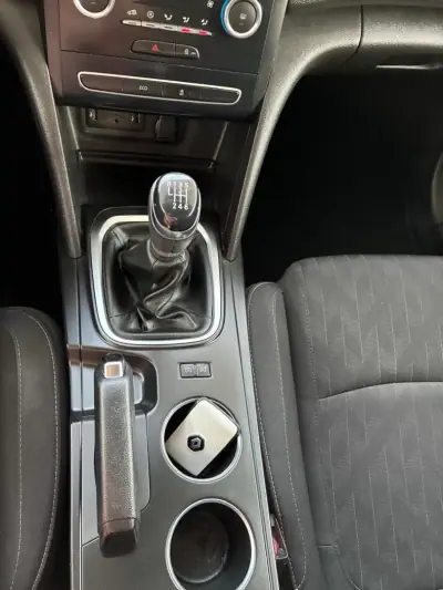 Renault Mégane Sport Tourer 2019 - 9900 EUR, 193000 km - AUTO.MOTO.pt - 193000km - foto 12 de 19