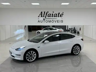 Tesla Model 3 2019 - 24890 EUR, 118800 km - AUTO.MOTO.pt - 118800km - foto 10 de 29