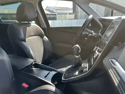 Renault Scénic 2016 - 10900 EUR, 220000 km - AUTO.MOTO.pt - 220000km - foto 57 de 66