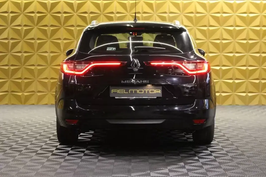 Renault Mégane Sport Tourer 2017 - 9900 EUR, 190000 km - AUTO.MOTO.pt - 190000km - foto 10 de 25