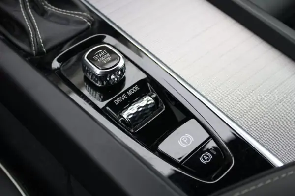 Volvo XC 60 2020 - 33990 EUR, 168000 km - AUTO.MOTO.pt - 168000km - foto 37 de 37