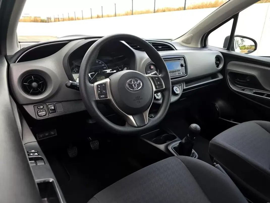 Toyota Yaris 2019 - 11500 EUR, 35900 km - 35900km - foto 10 de 21