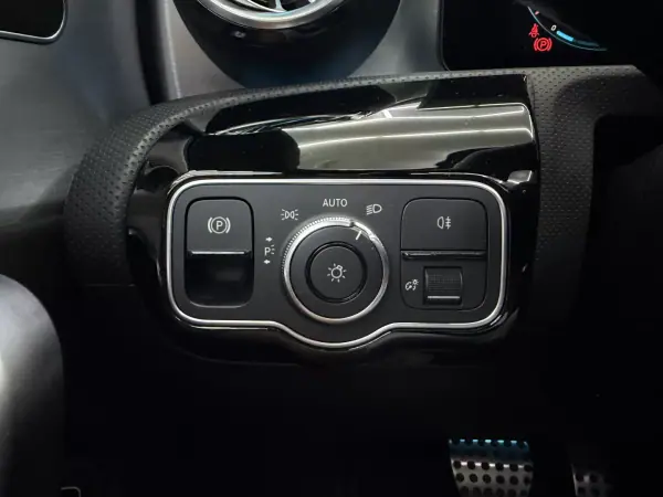 Mercedes-Benz CLA 180 2021 - 27950 EUR, 178635 km - AUTO.MOTO.pt - 178635km - foto 33 de 51