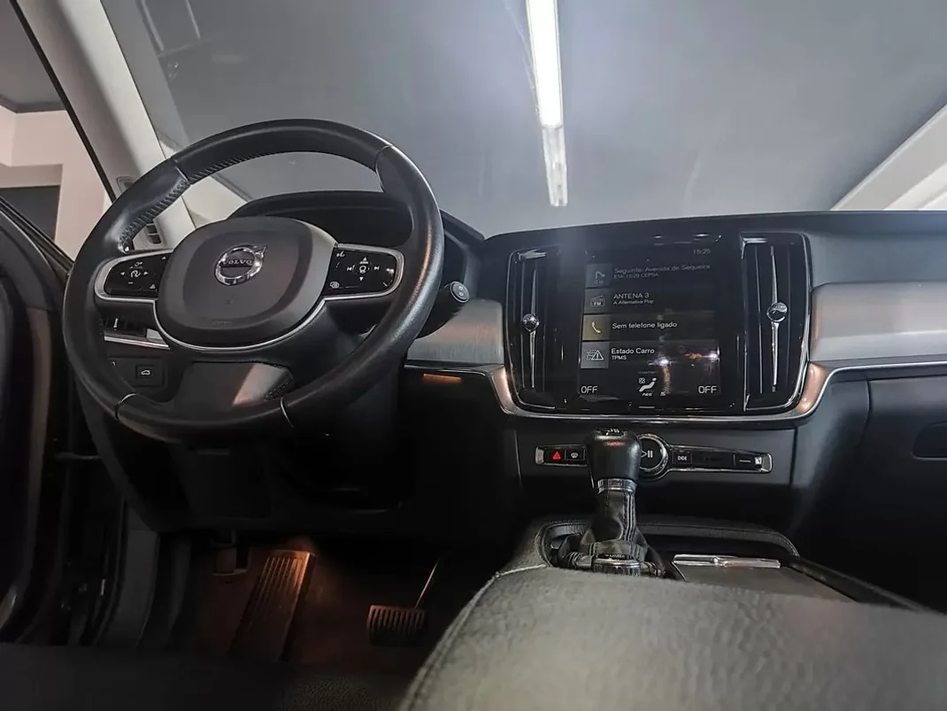Volvo V90 2017 - 23500 EUR, 131000 km - AUTO.MOTO.pt - 131000km - foto 21 de 39