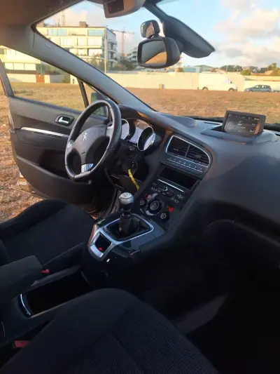 Peugeot 5008 2015 - 8490 EUR, 225000 km - AUTO.MOTO.pt - 225000km - foto 3 de 10