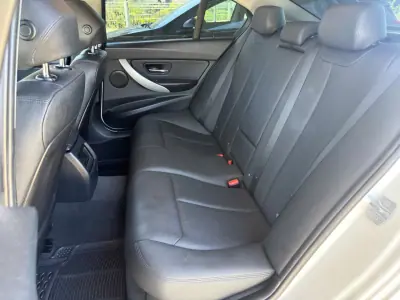 BMW 318 2013 - 13500 EUR, 239000 km - AUTO.MOTO.pt - 239000km - foto 13 de 22