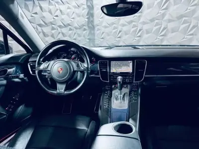 Porsche Panamera 2014 - 37990 EUR, 220436 km - AUTO.MOTO.pt - 220436km - foto 17 de 39