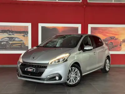 Peugeot 208 2018 - 13500 EUR, 100609 km - AUTO.MOTO.pt - 100609km - foto 2 de 21