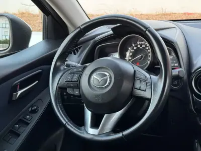 Mazda 2 2015 - 11950 EUR, 60000 km - 60000km - foto 14 de 27