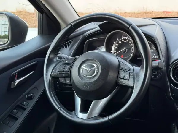 Mazda 2 2015 - 11950 EUR, 60000 km - 60000km - foto 14 de 27