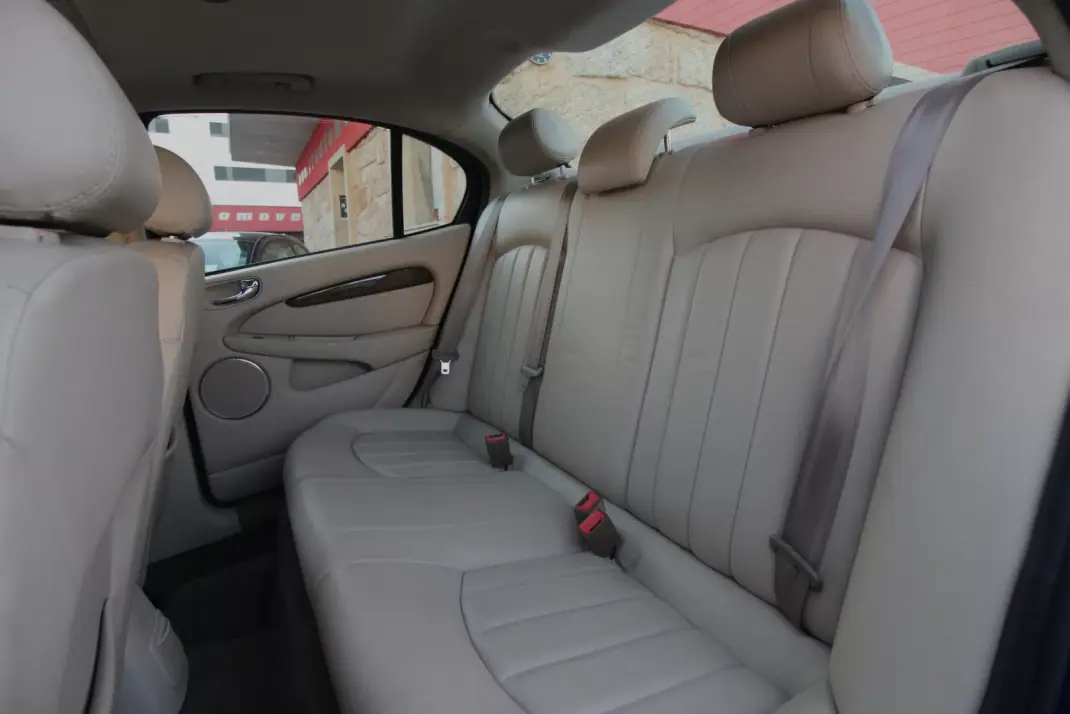 Jaguar X-Type 2003 - 9990 EUR, 128000 km - AUTO.MOTO.pt - 128000km - foto 22 de 31