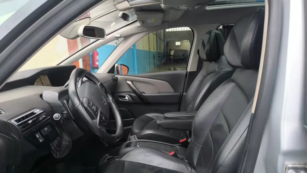 Citroën C4 Grand Picasso 2016 - 10900 EUR, 144000 km - AUTO.MOTO.pt - 144000km - foto 11 de 14