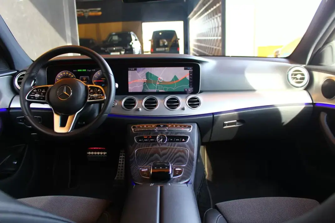Mercedes-Benz E 300 2019 - 23900 EUR, 178524 km - AUTO.MOTO.pt - 178524km - foto 12 de 34
