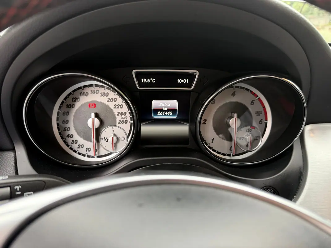 Mercedes-Benz CLA 180 2017 - 14800 EUR, 261445 km - 261445km - foto 11 de 13