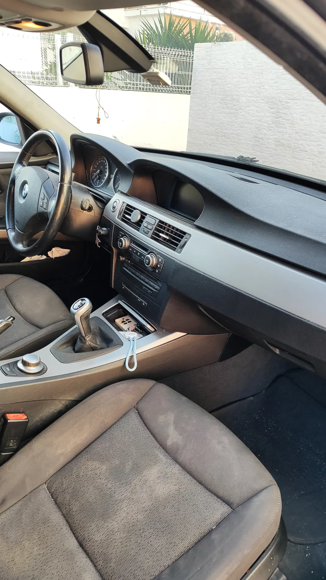 BMW 318 2008 - 4949 EUR, 390000 km - AUTO.MOTO.pt - 390000km - foto 8 de 9