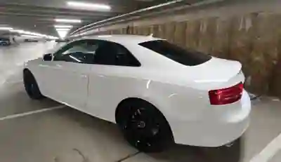 Audi A5 2010 - 15750 EUR, 276000 km - AUTO.MOTO.pt - 276000km - foto 2 de 19