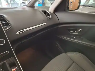 Renault Grand Scénic 2019 - 16700 EUR, 173000 km - AUTO.MOTO.pt - 173000km - foto 14 de 18