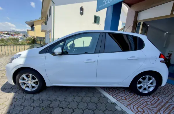 Peugeot 208 2016 - 8950 EUR, 83000 km - AUTO.MOTO.pt - 83000km - foto 6 de 25