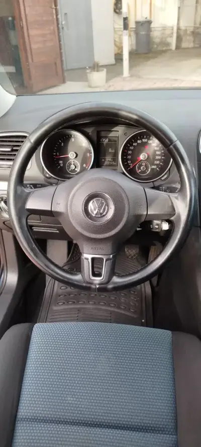 Volkswagen Golf 2010 - 9450 EUR, 220000 km - AUTO.MOTO.pt - 220000km - foto 10 de 13