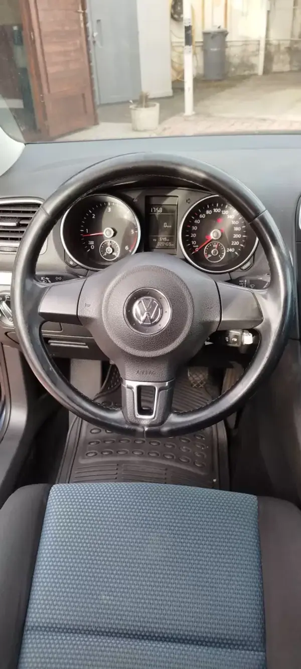 Volkswagen Golf 2010 - 9450 EUR, 220000 km - AUTO.MOTO.pt - 220000km - foto 10 de 13