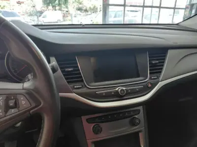 Opel Astra Sports Tourer 2020 - 12900 EUR, 137000 km - 137000km - foto 15 de 19