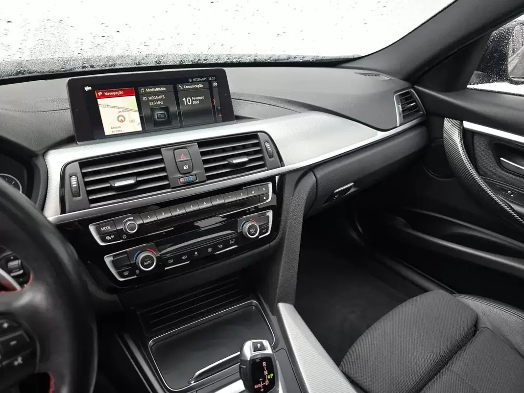 BMW 330 2017 - 18990 EUR, 115000 km - AUTO.MOTO.pt - 115000km - foto 21 de 40