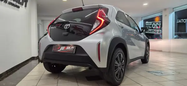 Toyota Aygo X 2023 - 14990 EUR, 63745 km - AUTO.MOTO.pt - 63745km - foto 7 de 37
