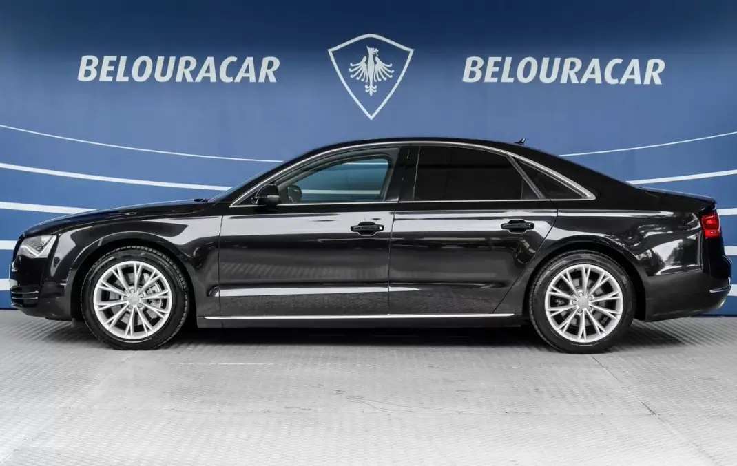 Audi A8 2010 - 22000 EUR, 236778 km - AUTO.MOTO.pt - 236778km - foto 3 de 17