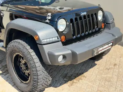 Jeep Wrangler Unlimited 2013 - 43500 EUR, 160952 km - 160952km - foto 4 de 13