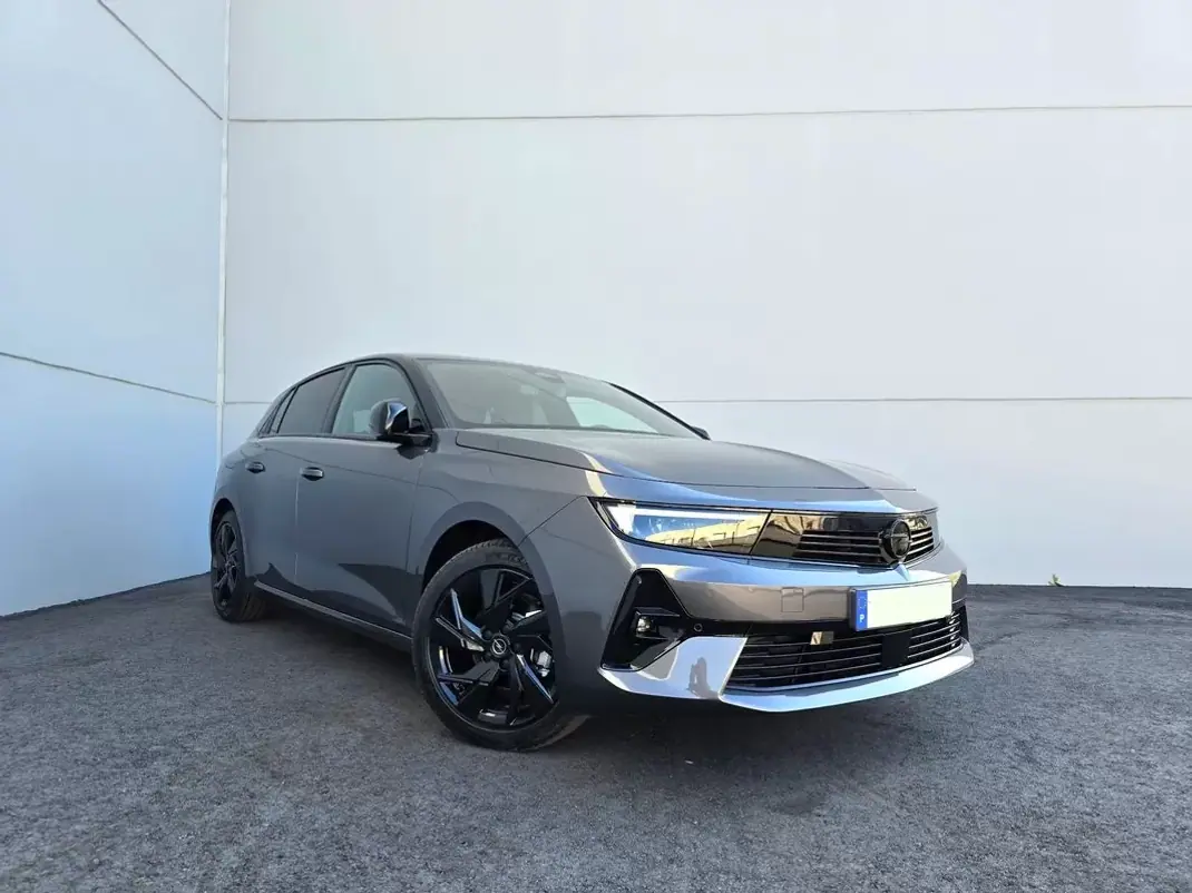 Opel Astra 2023 - 19900 EUR, 16940 km - AUTO.MOTO.pt - 16940km - foto 5 de 39