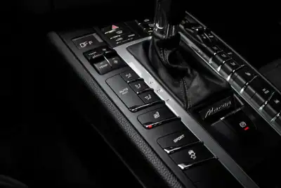 Porsche Macan 2018 - 59990 EUR, 99798 km - AUTO.MOTO.pt - 99798km - foto 24 de 45
