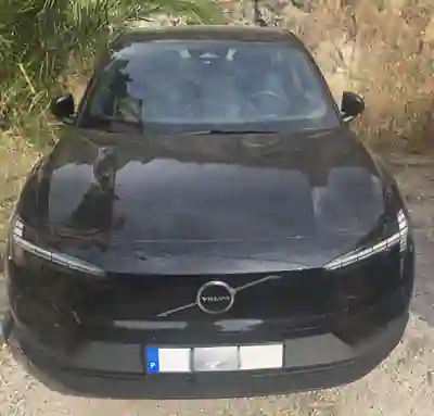 Volvo EX 30 2025 - 33000 EUR, 18000 km - AUTO.MOTO.pt - 18000km - foto 2 de 14