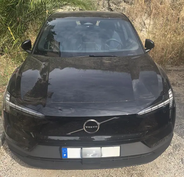 Volvo EX 30 2025 - 33000 EUR, 18000 km - AUTO.MOTO.pt - 18000km - foto 2 de 14