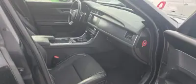 Jaguar XF Sportbrake 2017 - 19750 EUR, 195000 km - AUTO.MOTO.pt - 195000km - foto 18 de 24