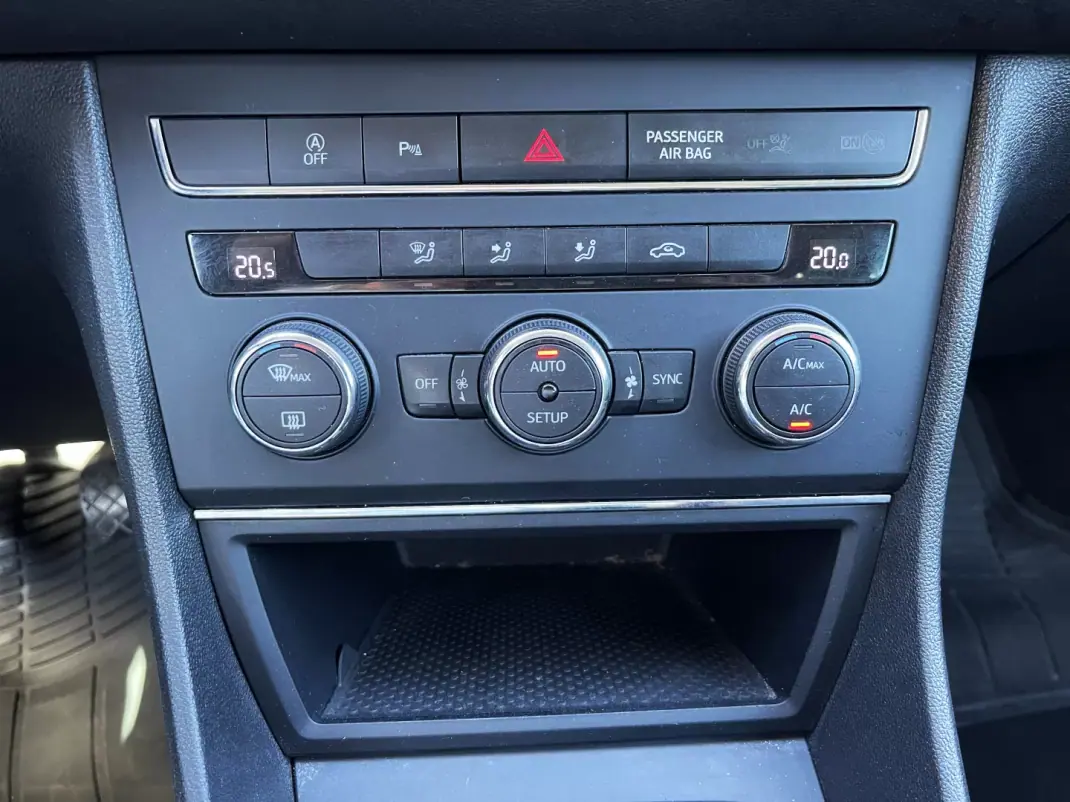 SEAT Leon ST 2014 - 9990 EUR, 188280 km - 188280km - foto 17 de 20