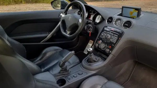 Peugeot RCZ 2011 - 12500 EUR, 94000 km - AUTO.MOTO.pt - 94000km - foto 6 de 19