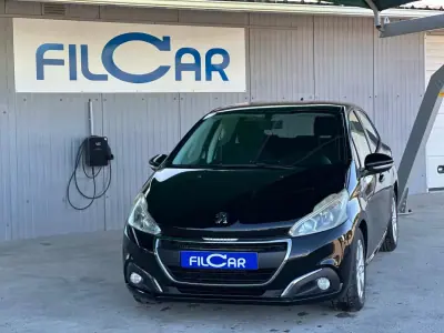 Peugeot 208 2015 - 9500 EUR, 189000 km - AUTO.MOTO.pt - 189000km - foto 2 de 16