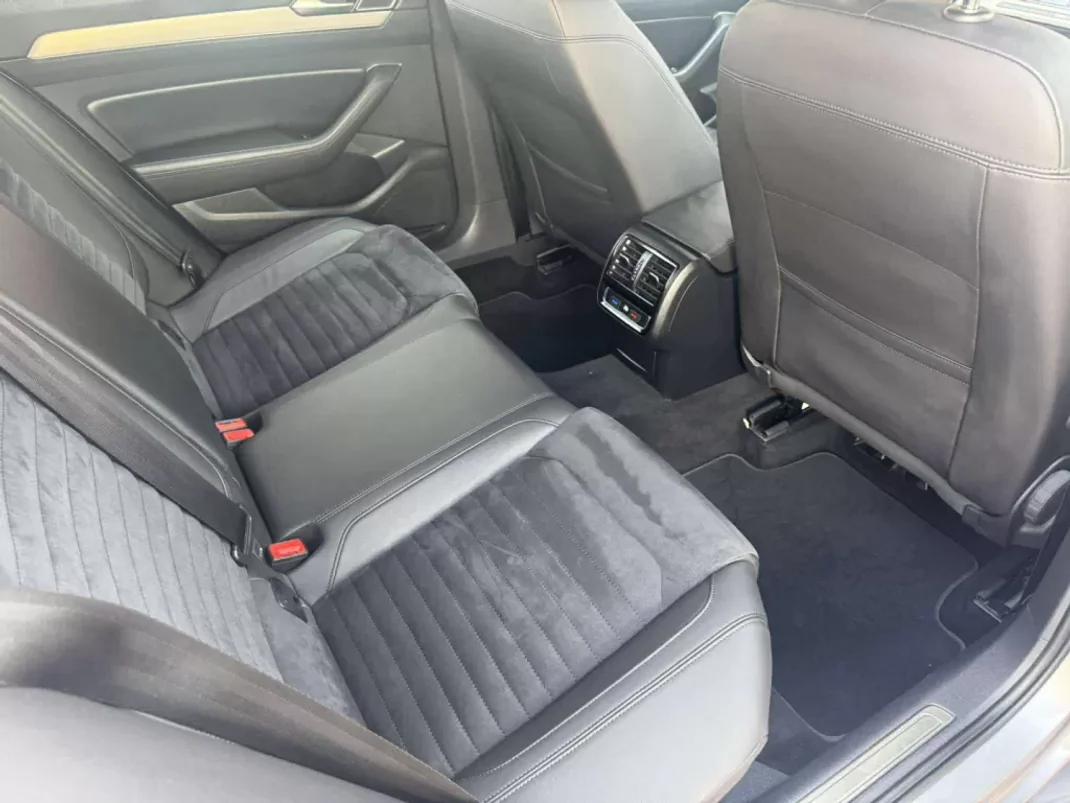 Volkswagen Passat Variant 2019 - 18900 EUR, 258985 km - AUTO.MOTO.pt - 258985km - foto 23 de 27