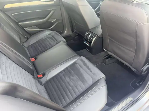 Volkswagen Passat Variant 2019 - 16900 EUR, 258985 km - AUTO.MOTO.pt - 258985km - foto 23 de 27