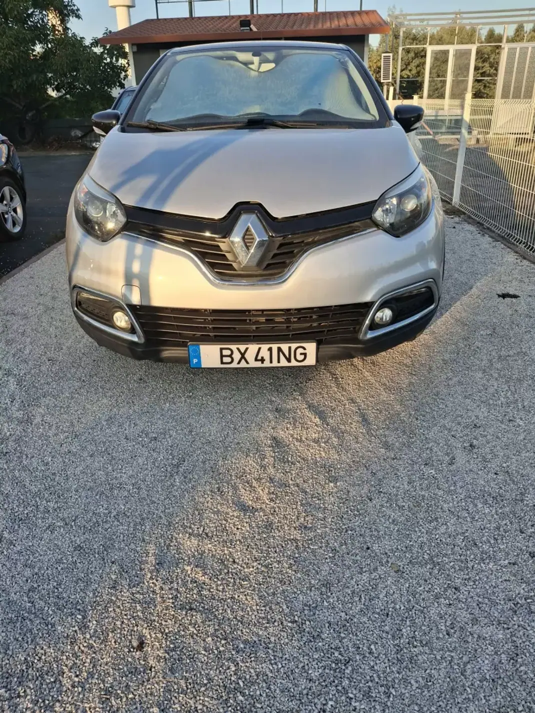 Renault Captur 2014 - 11500 EUR, 120000 km - AUTO.MOTO.pt - 120000km - foto 2 de 7