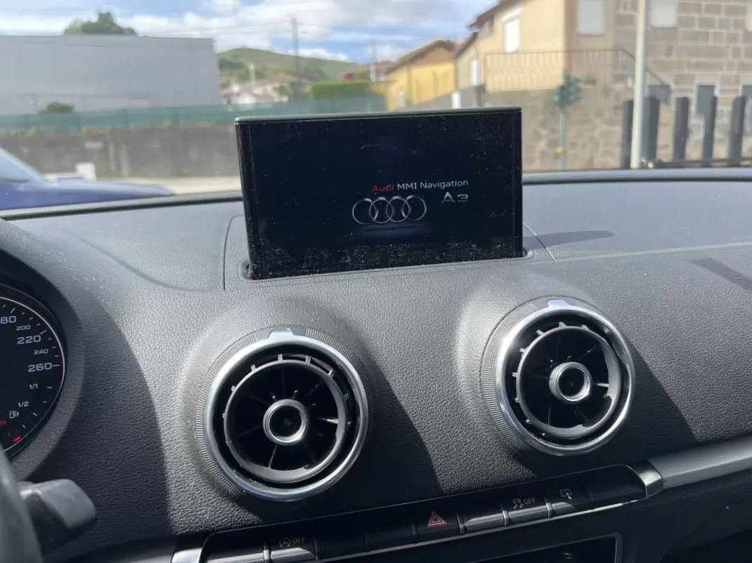 Audi A3 Limousine 2015 - 13900 EUR, 148500 km - AUTO.MOTO.pt - 148500km - foto 11 de 18