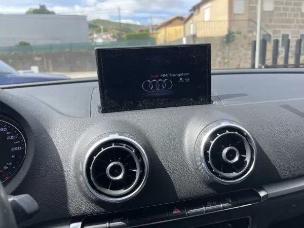 Audi A3 Limousine 2015 - 13900 EUR, 148500 km - AUTO.MOTO.pt - 148500km - foto 11 de 18