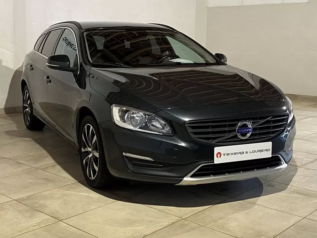 Volvo V60 2017 - 17900 EUR, 165010 km - AUTO.MOTO.pt - 165010km - foto 3 de 23