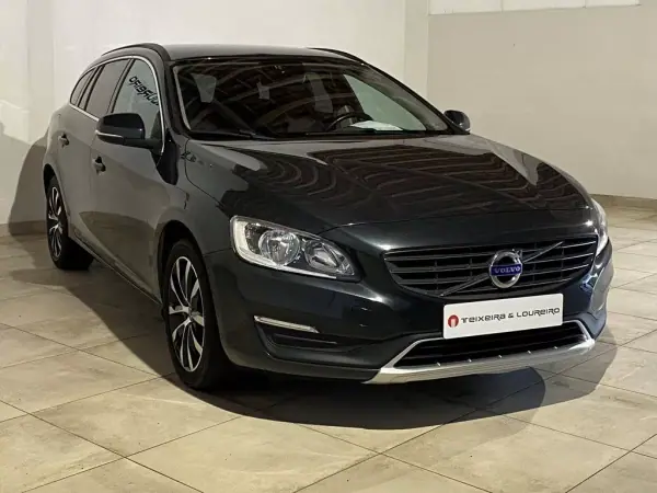 Volvo V60 2017 - 17900 EUR, 165010 km - AUTO.MOTO.pt - 165010km - foto 3 de 23