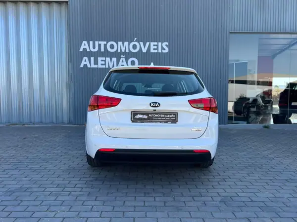 Kia Ceed SW 2018 - 10950 EUR, 79800 km - AUTO.MOTO.pt - 79800km - foto 7 de 16
