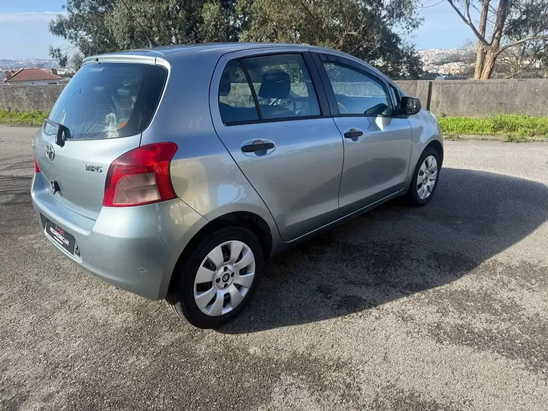 Toyota Yaris 2006 - 5650 EUR, 162000 km - AUTO.MOTO.pt - 162000km - foto 4 de 23