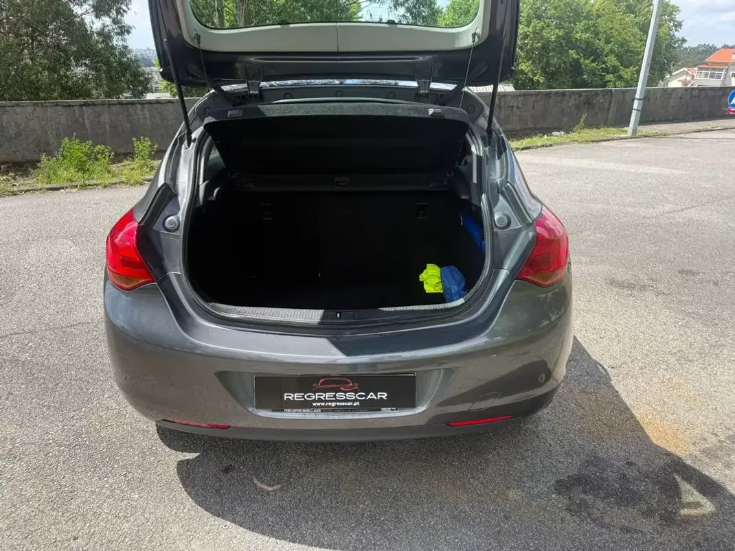 Opel Astra 2010 - 5990 EUR, 175000 km - AUTO.MOTO.pt - 175000km - foto 18 de 22