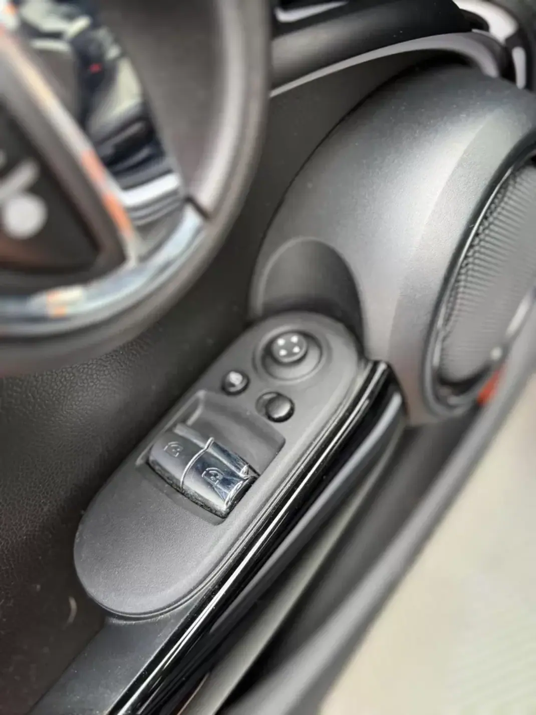 MINI Cooper 2023 - 22900 EUR, 48618 km - AUTO.MOTO.pt - 48618km - foto 6 de 15