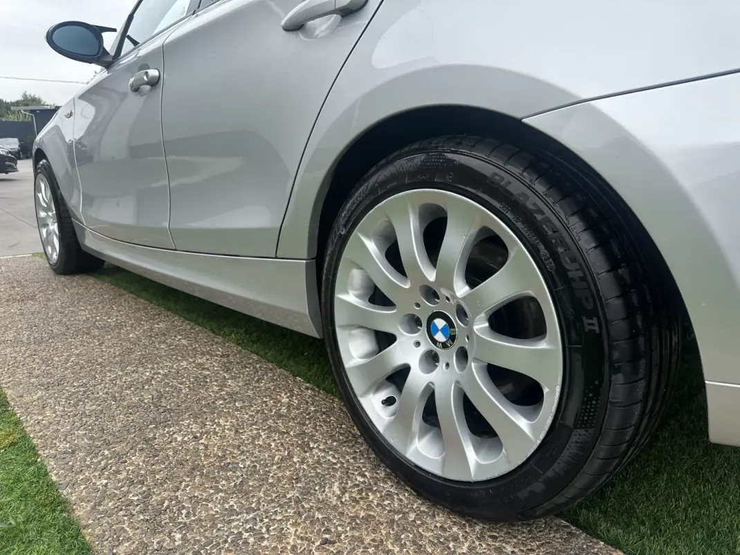 BMW 118 2009 - 8900 EUR, 184000 km - AUTO.MOTO.pt - 184000km - foto 22 de 55